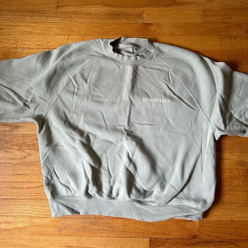 Essential crew neck - Picture 2 of 6